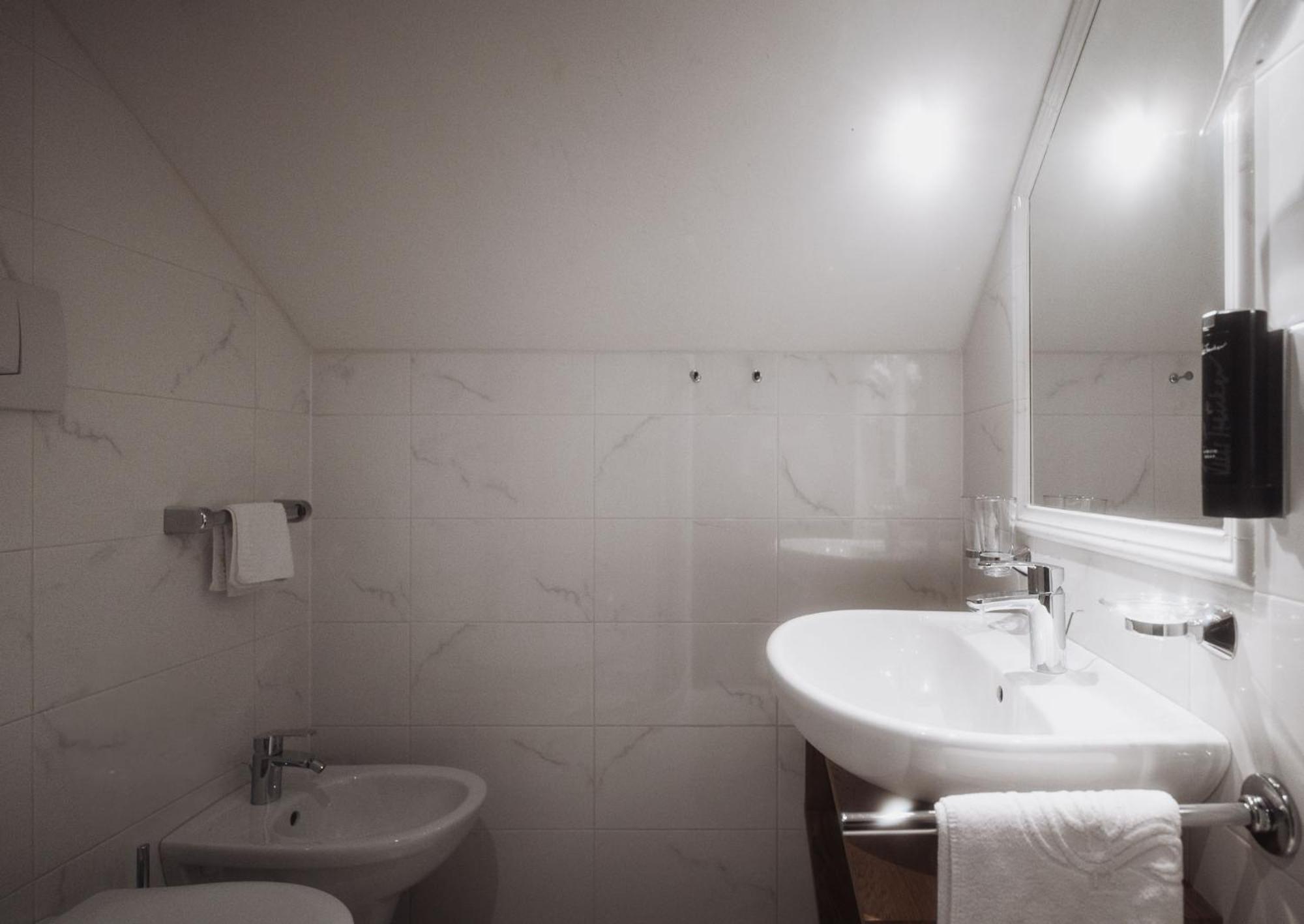 Hotel Montis - Active Nature Spa Bruneck Buitenkant foto