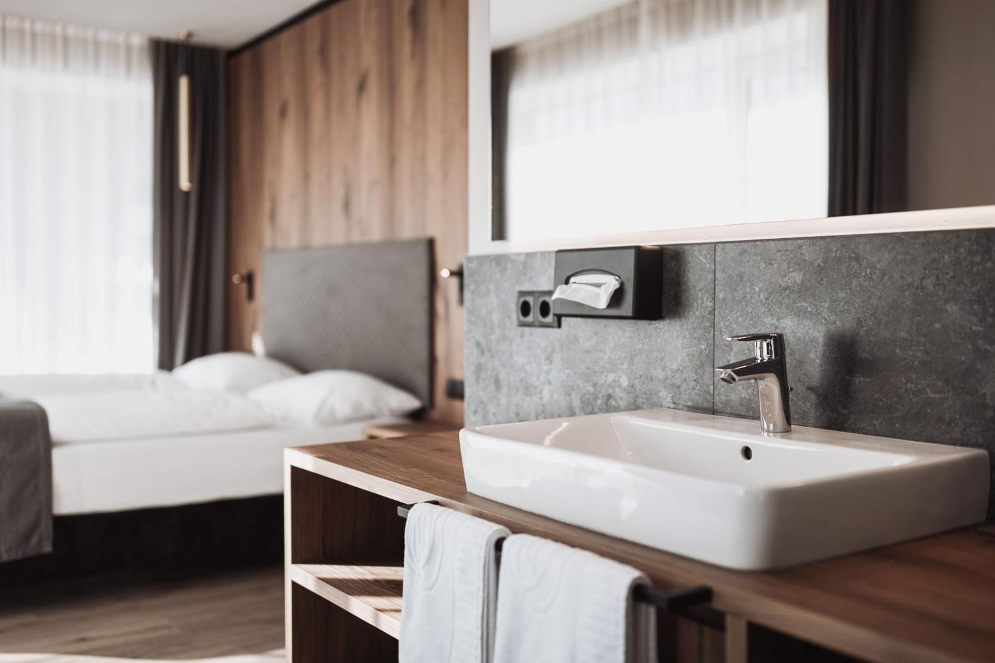 Hotel Montis - Active Nature Spa Bruneck Buitenkant foto